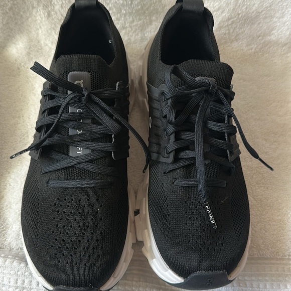 ON Running Black Sneakers - Picture 5 of 11